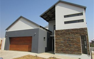4 Bedroom House in Olympus