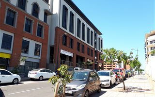 1030 m² Office Space in New Town Centre