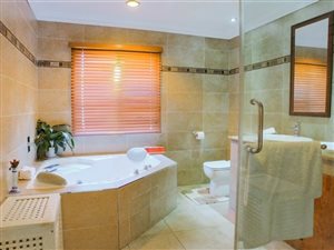 4 Bed House in Dowerglen