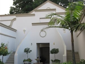 2 Bed Apartment in Saxonwold