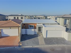 3 Bedroom House in Parklands North