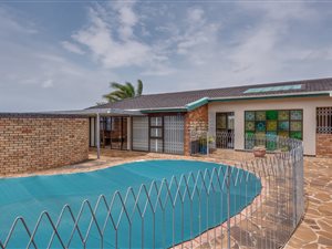 7 Bedroom House in Mangold Park