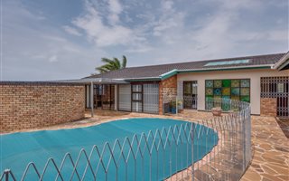 7 Bedroom House in Mangold Park