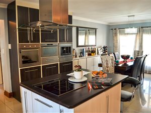 3 Bedroom House in Eikenbosch