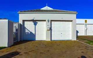 3 Bedroom House in Sunningdale