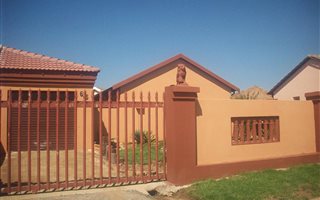 2 Bedroom House in Golden Gardens