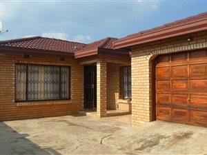 4 Bed House in Vosloorus