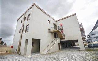1 Bedroom Apartment in Newton Park