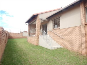 3 Bed Townhouse in Mooikloof Ridge
