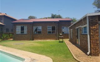 6 Bedroom House in Newlands