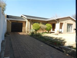 3 Bed House in Crown Gardens