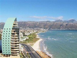 3 Bed Apartment in Beachroad
