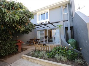 3 Bed Townhouse in Beacon Bay