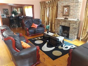 3 Bedroom House in Van Riebeeck Heights