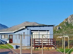 2 Bed House in Pringle Bay