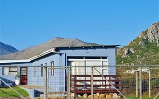 2 Bedroom House in Pringle Bay
