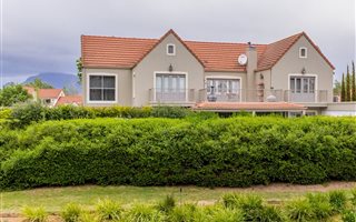 4 Bedroom House in Boschenmeer Golf Estate