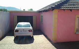 2 Bedroom House in Lotus Gardens
