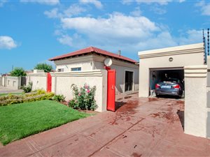 3 Bed House in Protea Glen