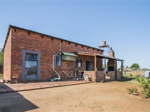 2 ha Farm in Hartbeespoort Dam