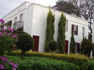 1 Bed Apartment in Saxonwold
