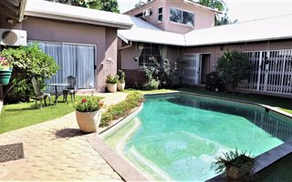 9 Bedroom House in White River