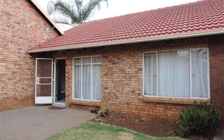 2 Bedroom Townhouse in Lyttelton Manor
