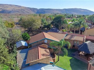 3 Bed House in Geelhoutpark