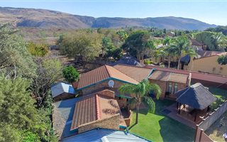 3 Bedroom House in Geelhoutpark