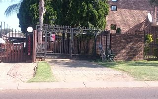 3 Bedroom House in Suiderberg