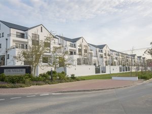 3 Bed Apartment in Somerset West Central