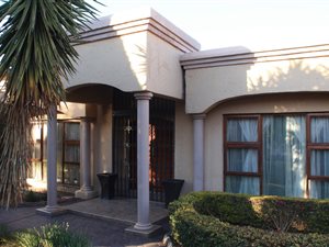 4 Bed House in Lady Selborne