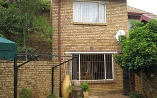 3 Bedroom Townhouse in Vanderbijlpark CE2