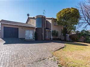 4 Bed House in Bosmont