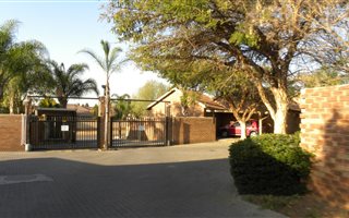 2 Bedroom Townhouse in Equestria