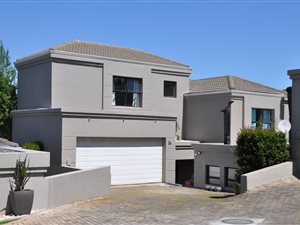 3 Bed Townhouse in Van Riebeeckshof
