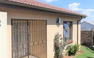 4 Bedroom House in Grobler Park