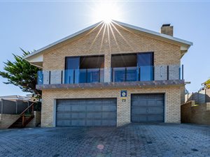 5 Bed House in Dana Bay