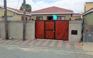 2 Bedroom House in Mfuleni