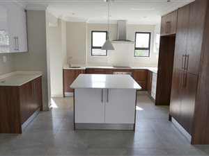 3 Bed House in Hazeldean (Silverlakes Surroundings)