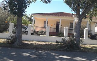 5 Bedroom House in Kingswood