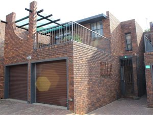 3 Bed Duplex in Maroelana