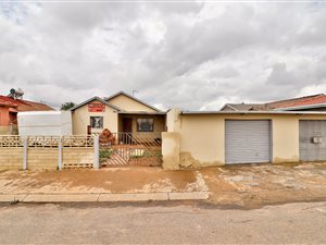 5 Bed House in Lenasia South