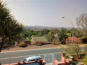 3 Bed House in Magalieskruin
