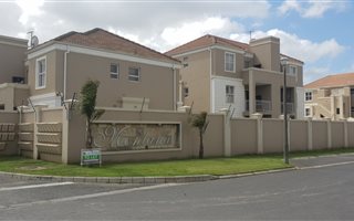3 Bedroom Apartment in Uitzicht