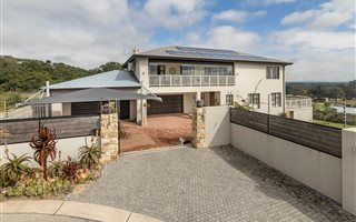 5 Bedroom House in Kragga Kamma