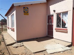 2 Bed House in Roodepan
