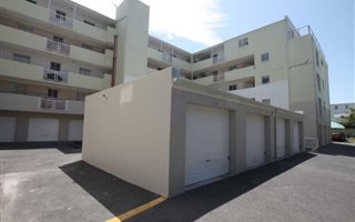 3 Bedroom Apartment in Tableview