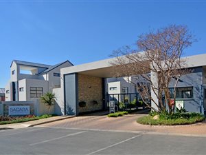3 Bed Apartment in Paulshof
