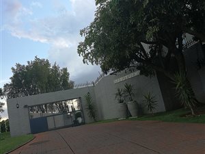 3 Bed Duplex in Waterkloof Glen